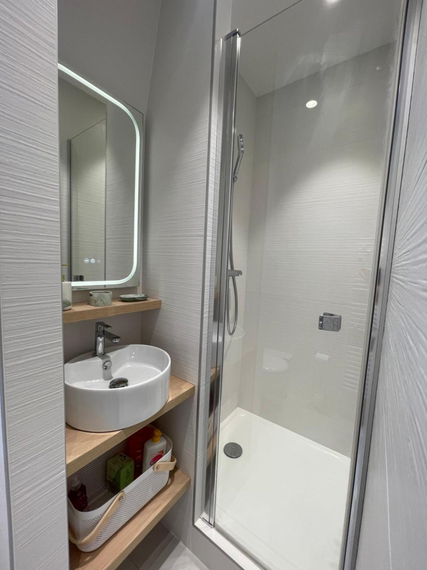 Appartements De Charme Du General Leclerc - Place D'Erlon - Hypercentre - Gare - Reims Exterior photo